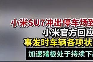 球迷惊讶莱诺被撞眼后继续比赛：右眼都成熊猫眼了，应立即去医院